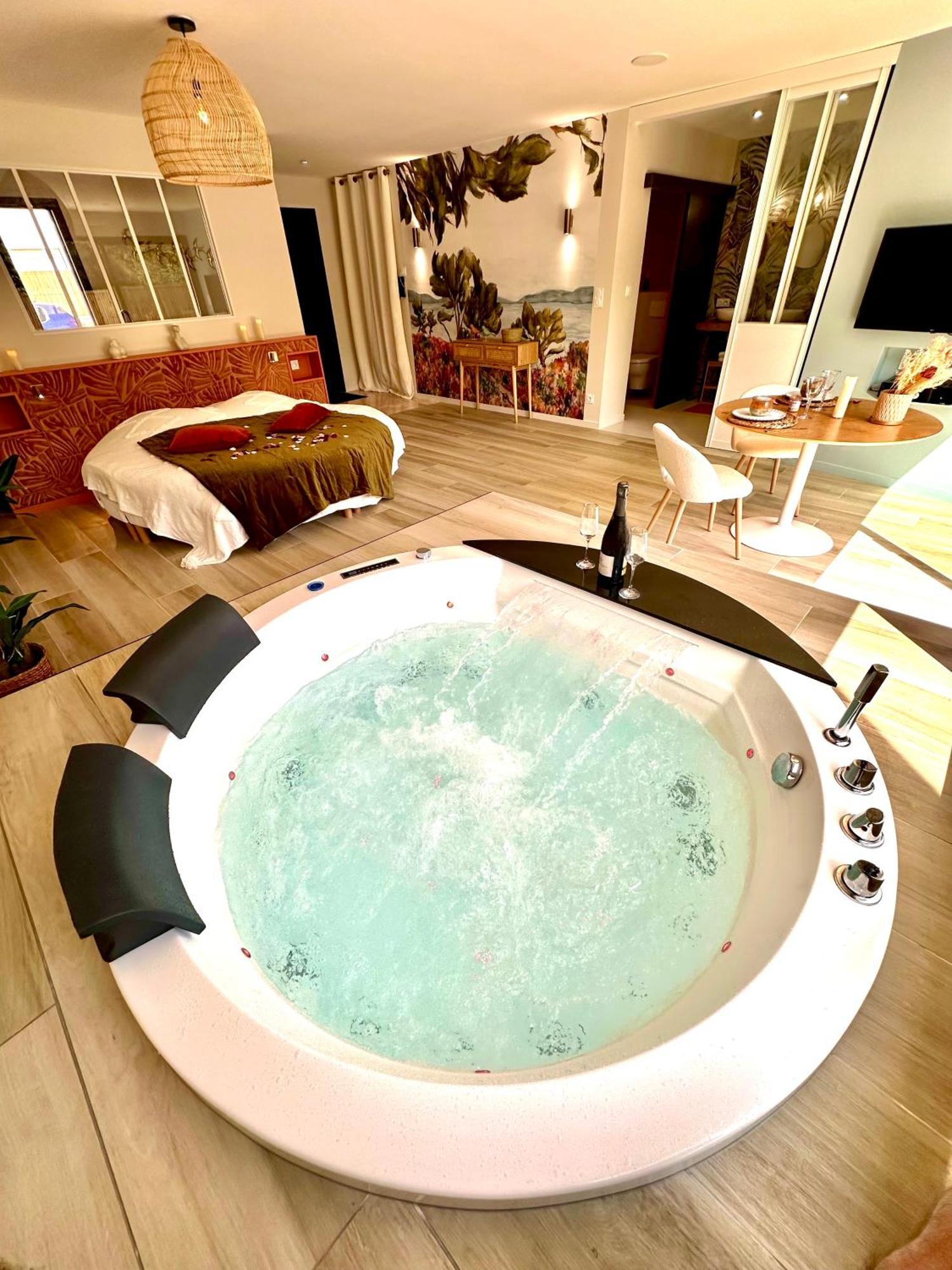 Les Suites Du Payre - Suite Romance Saint-Hilaire-de-Talmont エクステリア 写真