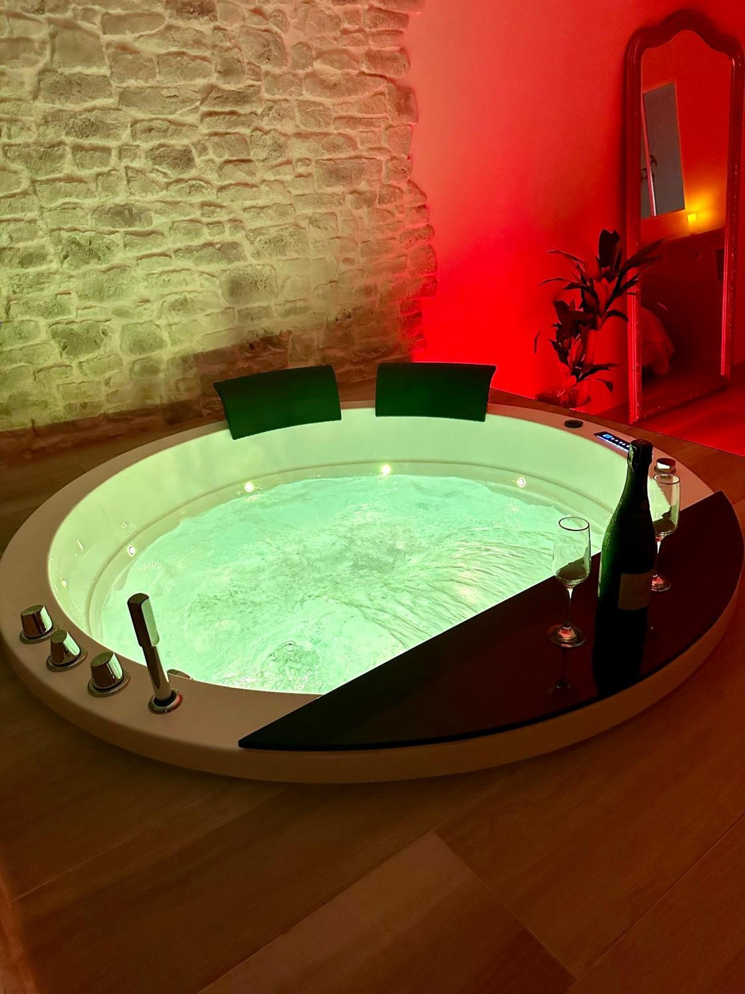 Les Suites Du Payre - Suite Romance Saint-Hilaire-de-Talmont エクステリア 写真